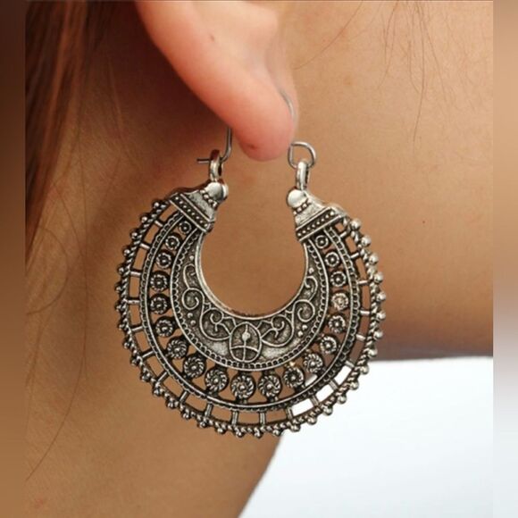 Silver hoop earrings A241 - Picture 1 of 3